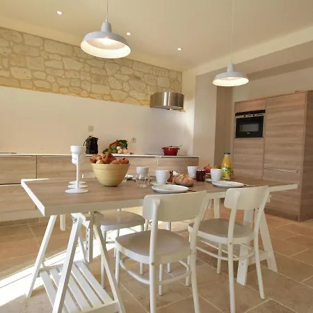 Secluded In With Pool * Villeseque-des-Corbieres